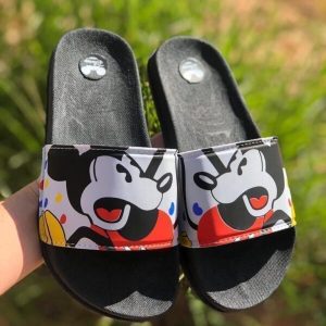 Chinelos slide disponíveis para compra no atacado.