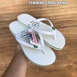 Havaianas de borracha masculinas disponíveis para venda em atacado.