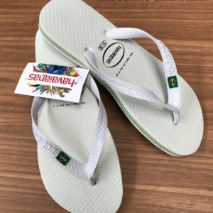 Havaianas de borracha masculinas disponíveis para venda em atacado.