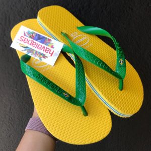 Havaianas de borracha masculinas disponíveis para venda em atacado.