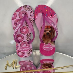 Havaianas infantis femininas com estampas digitais únicas para atacado.