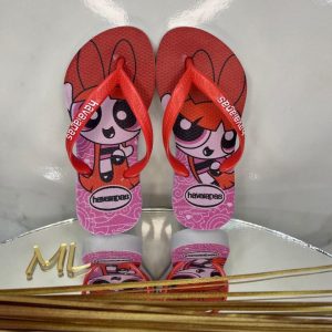 Havaianas infantis femininas com estampas digitais únicas para atacado.