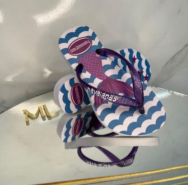 Havaianas infantis femininas com estampas digitais únicas para atacado.