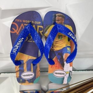 Havaianas infantis estampadas com técnica de transfer digital disponíveis para atacado.