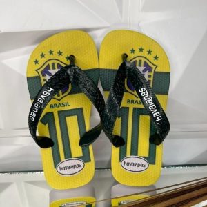 Havaianas infantis estampadas com técnica de transfer digital disponíveis para atacado.