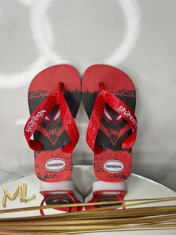 Havaianas infantis estampadas com técnica de transfer digital disponíveis para atacado.