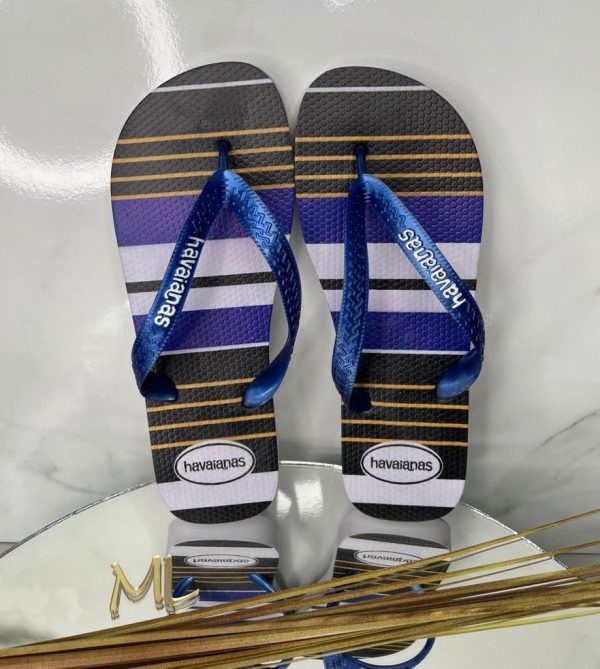 Lote de Havaianas masculinas estampadas via transferência digital para venda em atacado.