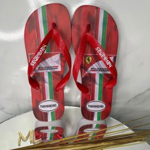 Lote de Havaianas masculinas estampadas via transferência digital para venda em atacado.