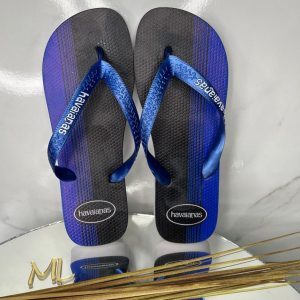 Lote de Havaianas masculinas estampadas via transferência digital para venda em atacado.