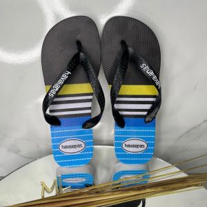 Lote de Havaianas masculinas estampadas via transferência digital para venda em atacado.