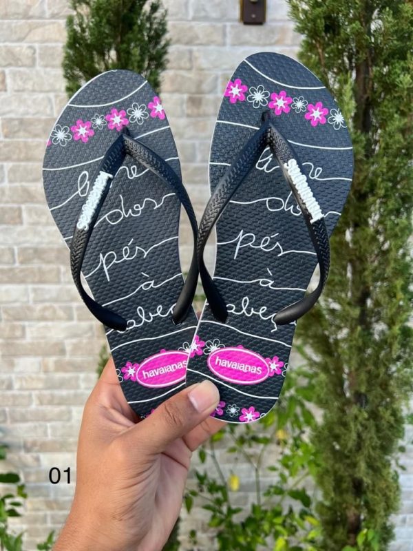 Havaianas femininas estampadas com transfer digital de alta qualidade.