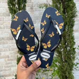 Havaianas femininas estampadas com transfer digital de alta qualidade.